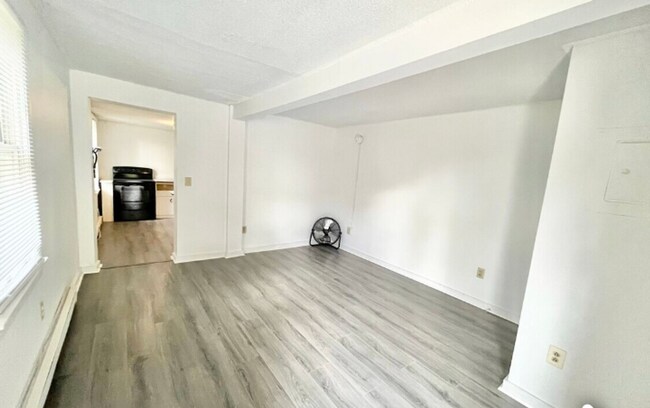 Building Photo - 38 Sherman St