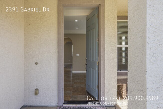 Building Photo - 2391 Gabriel Dr