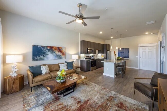 Building Photo - Prime Houston Location with Modern Style!