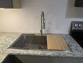 Building Photo - 206 Smith St NE