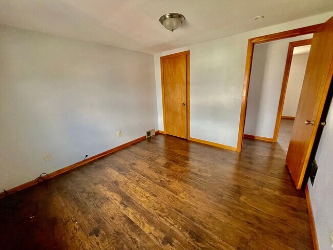 Building Photo - Coraopolis 3 Bedroom, 2 Bath House with De...