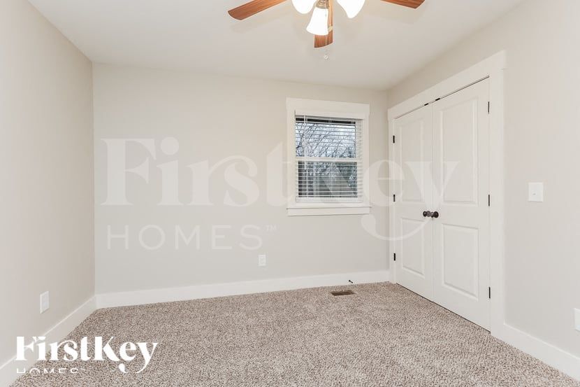 Building Photo - 208 Beech Dr