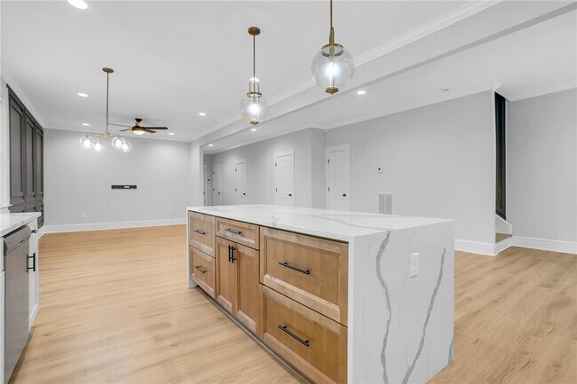 Building Photo - 108 Averill St
