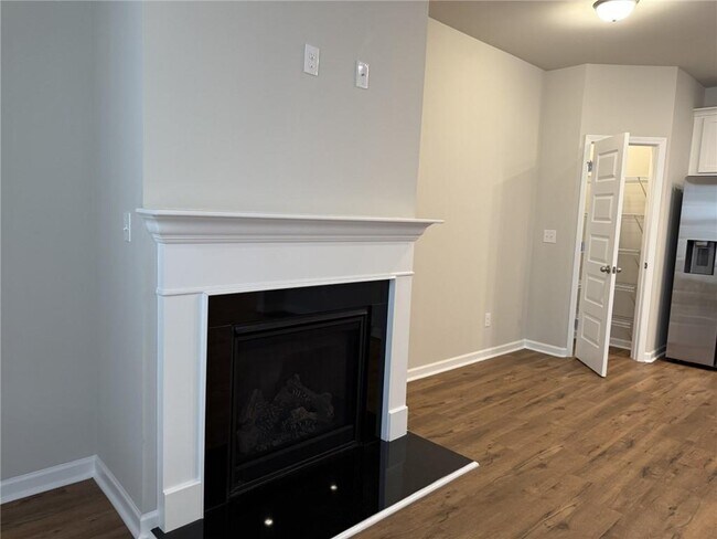 Building Photo - 3619 Cyn Spgs Dr