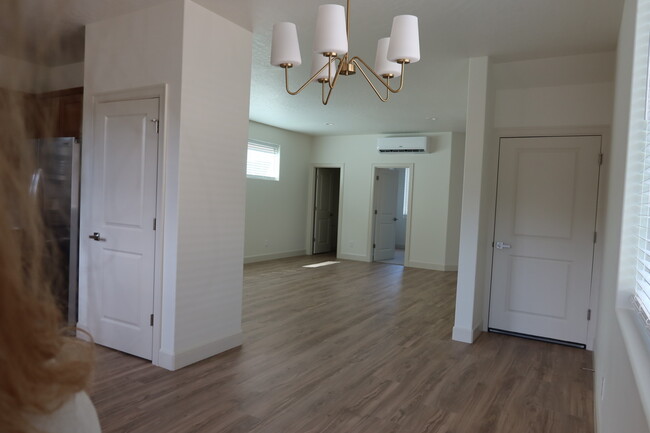 Building Photo - 507 Carol Ave