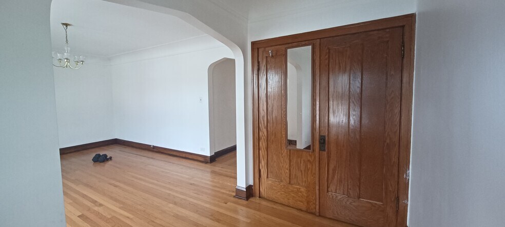 Living room view 2 - 2614 N Lockwood Ave