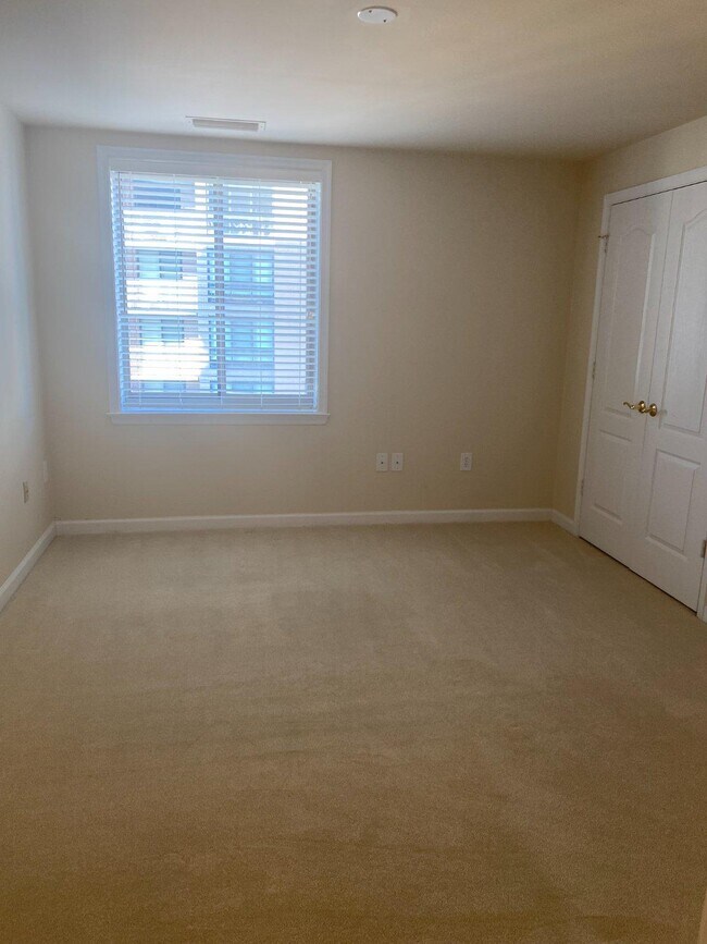 Building Photo - 901 N Monroe St