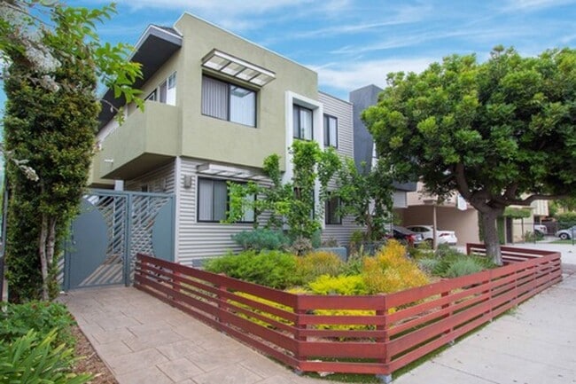 Building Photo - 12727 Matteson Ave