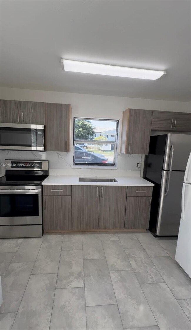 Building Photo - 4119 Woodside Dr