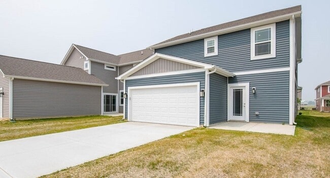 Building Photo - 4 Bed 2.5 Bath