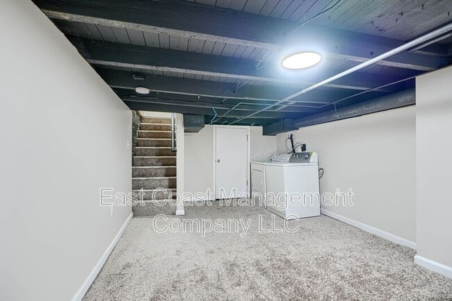 Building Photo - 1527 N Stricker St