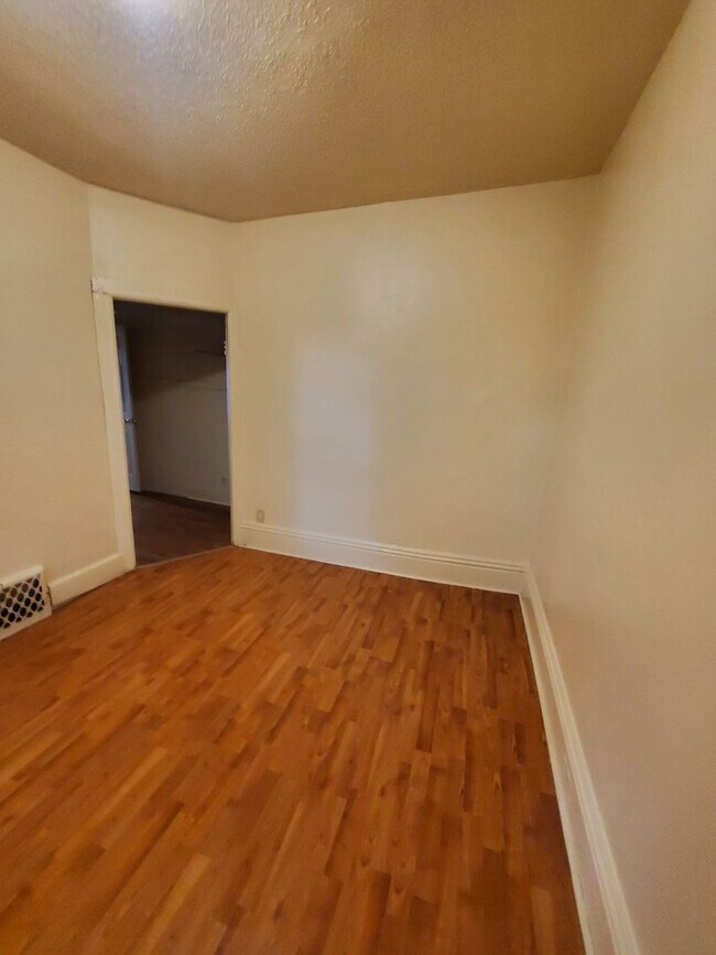 Building Photo - 821-823 Grand Ave. (Duplex)(ACE PROPERTY)