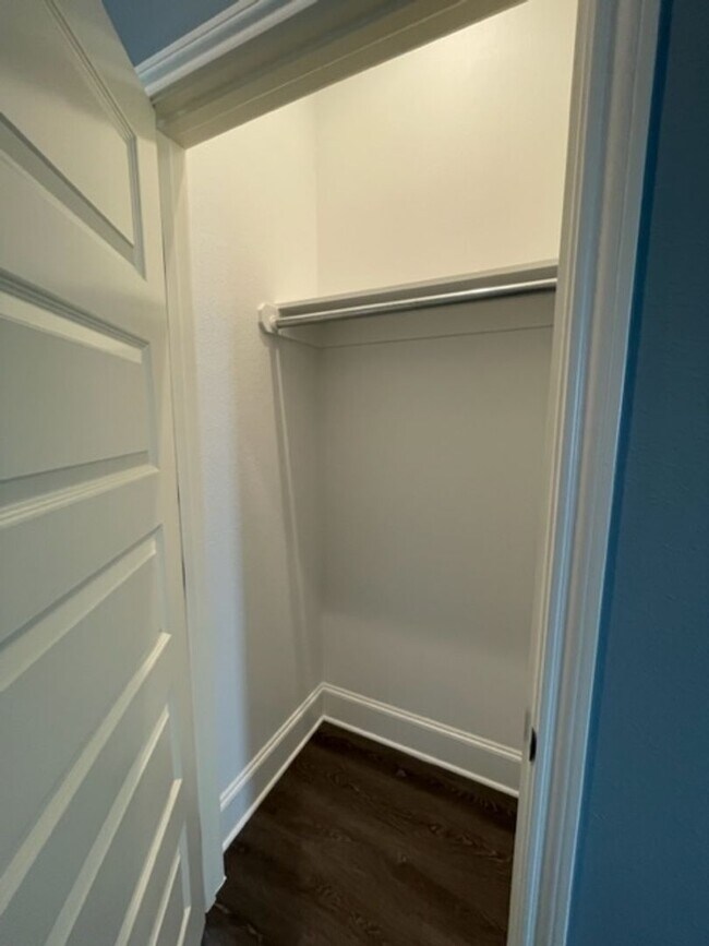 Building Photo - 1033 Stagecoach Bend