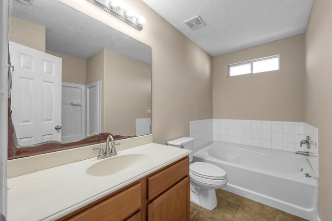 Building Photo - 13952 Buckskin Dr