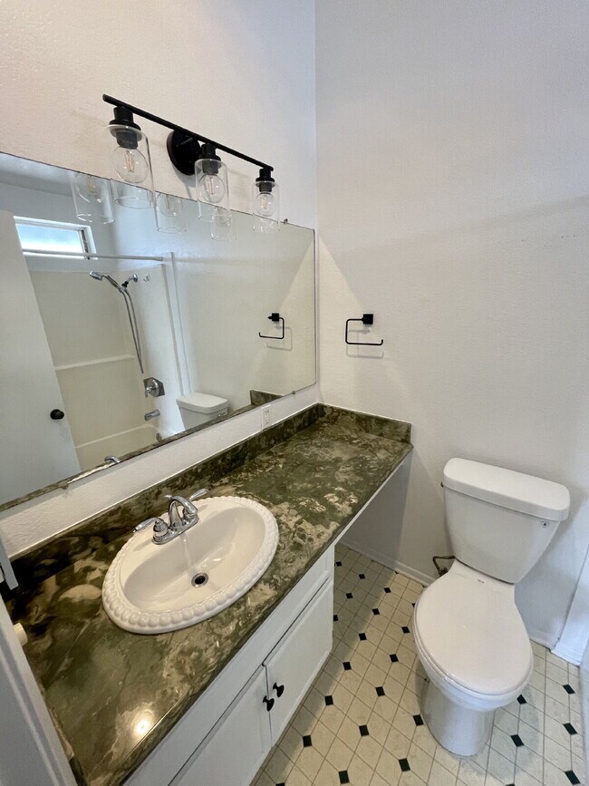 Building Photo - $2,990 - 2 Bed / 3 Bath Beautiful Condo in North Park