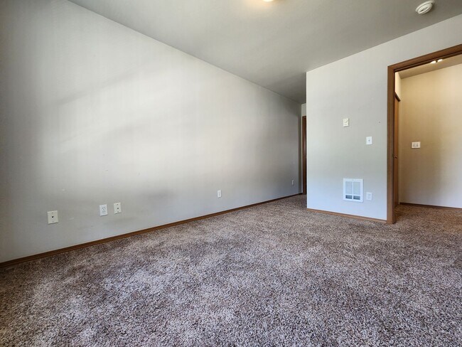 Building Photo - Cozy 3 Bedroom House!!! Ready For New Tena...