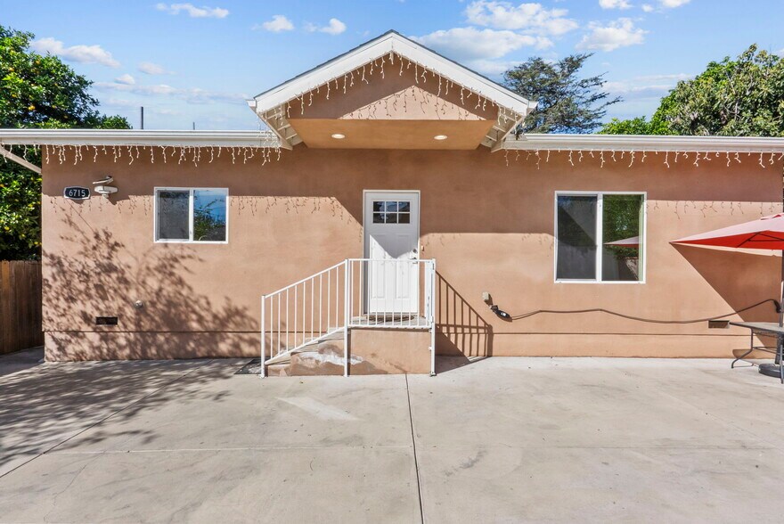 Building Photo - 6715 Cedros Ave