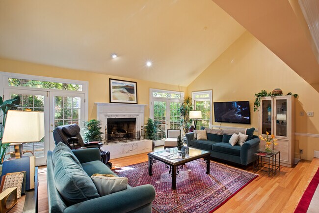 Building Photo - 1183 Woods Cir NE