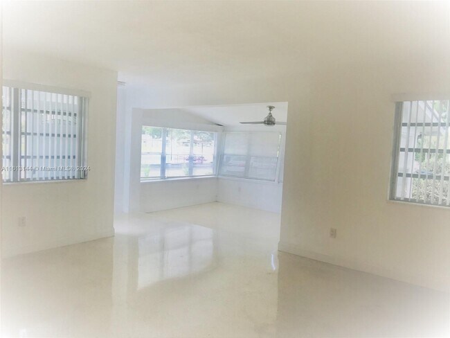 Building Photo - 18280 S Glades Dr