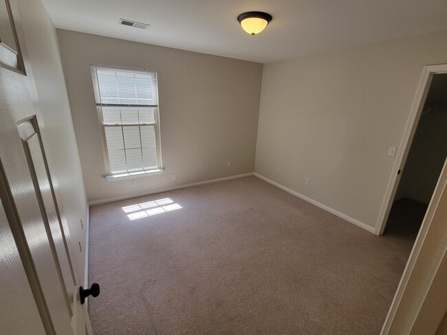 Building Photo - 421 Forest Hill Dr