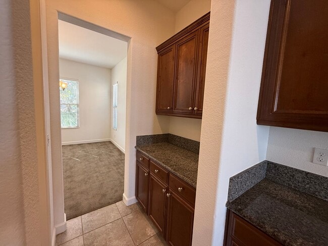 Building Photo - Lake front single story home in gated community!