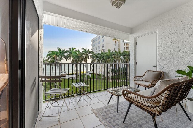 Building Photo - 6287 Bahia Del Mar Cir N