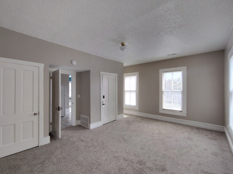 Building Photo - 424 W Main St