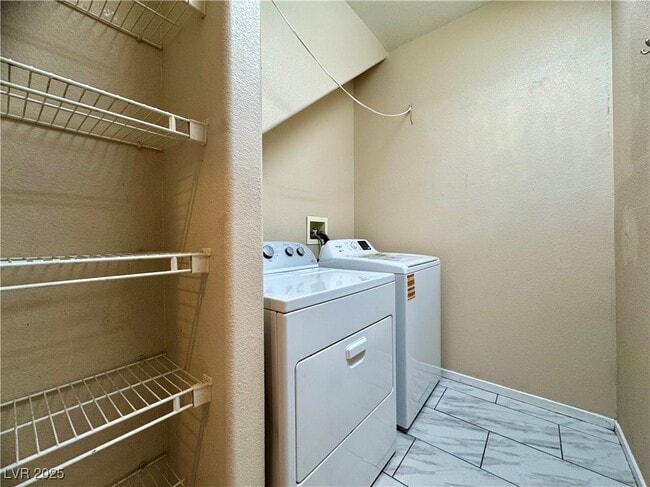 Building Photo - 9964 Canyon Peak Dr