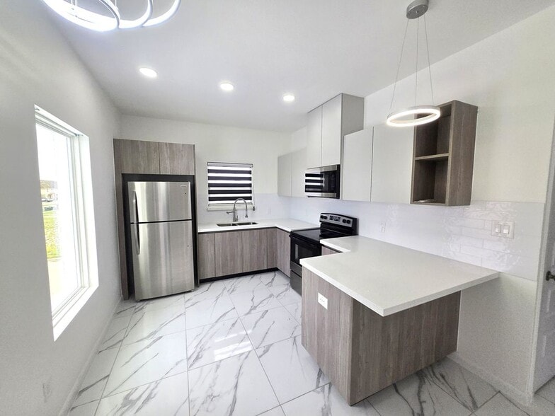 Building Photo - 3201 Magdalena St