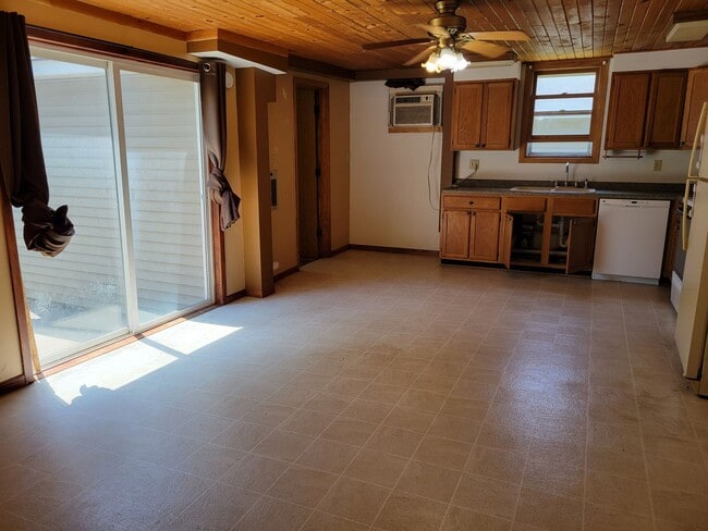 Building Photo - Single Family Home
