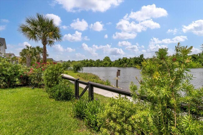 Building Photo - 1595 Paradise Lake Dr