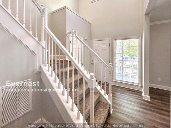 Building Photo - 3 Bed/2.5 Bath Home with Laundry Hookups / Pet-Friendly