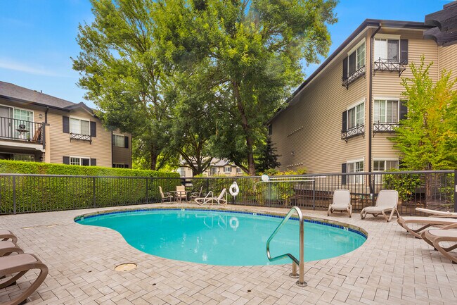 Building Photo - 215 9th St