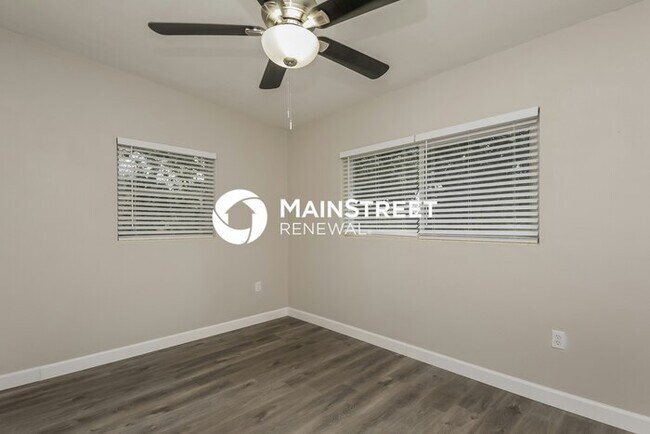 Building Photo - 3 Bedroom Pet-Friendly Home in ORLANDO, FL with Main Street Renewal