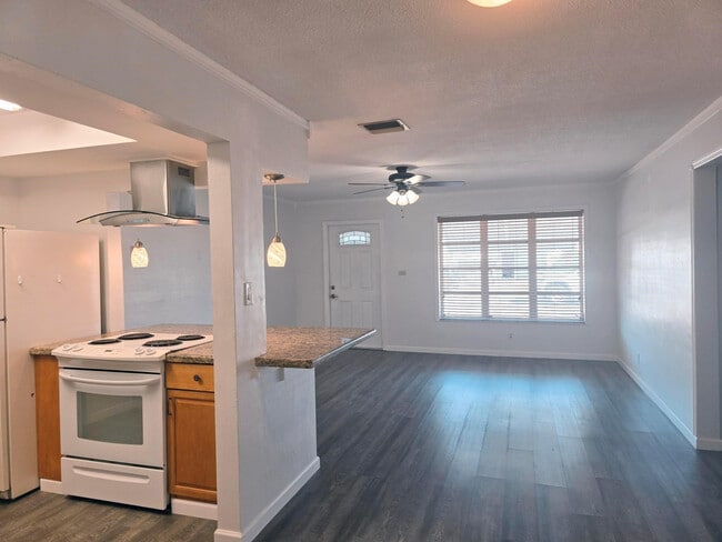 Building Photo - 5713 NW 65th Terrace