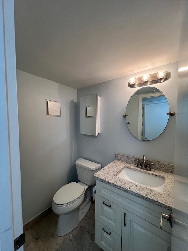 Building Photo - 43 Fanshaw Dr