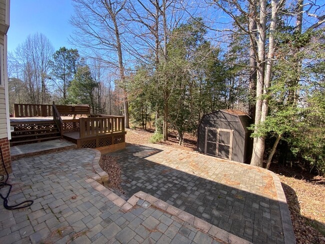 Building Photo - Great location In Mechanicsville! Three bedrooms plus bonus room/fourth bedroom, 2.5 baths and ga...