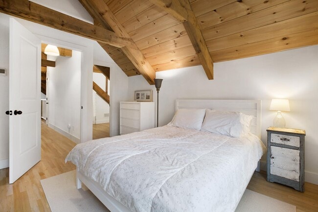 Building Photo - 320 Wainscott Harbor Rd