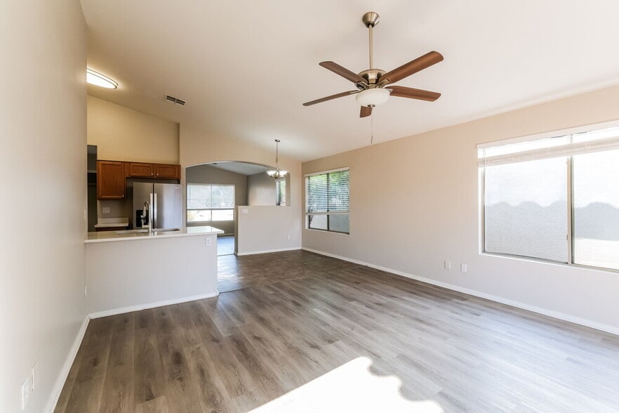 Building Photo - 14756 W Maui Ln