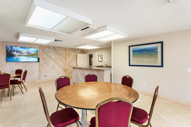 Building Photo - 5600 N Flagler Dr
