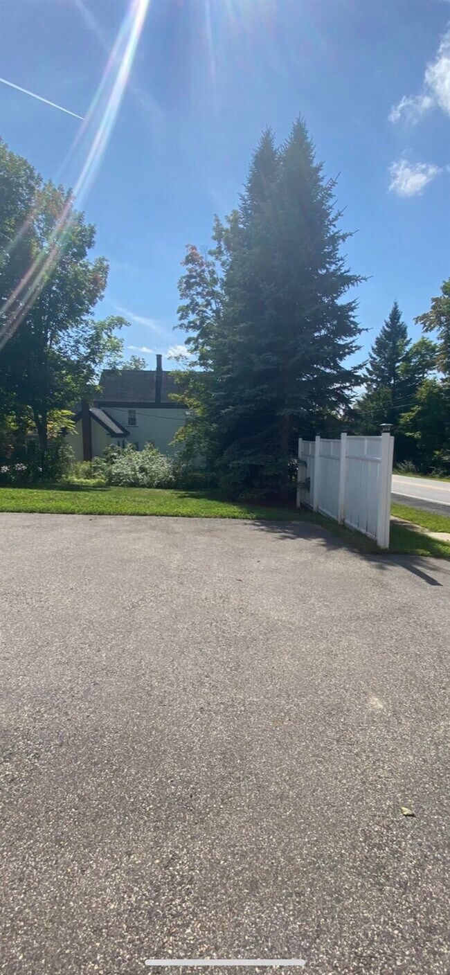 Building Photo - 36 Western Ave