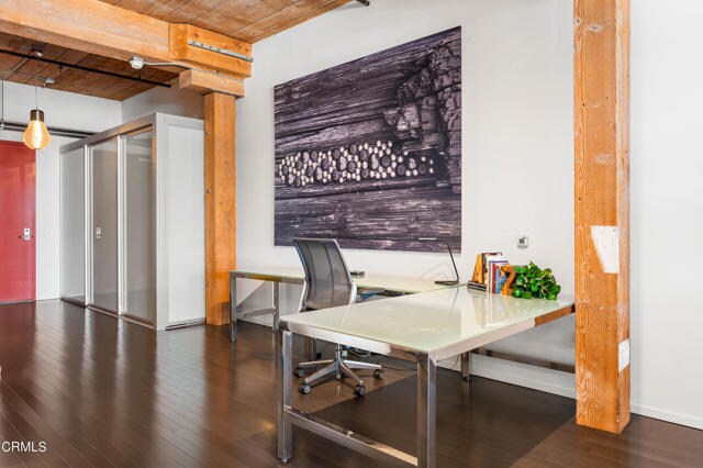 Building Photo - 530 S Hewitt St