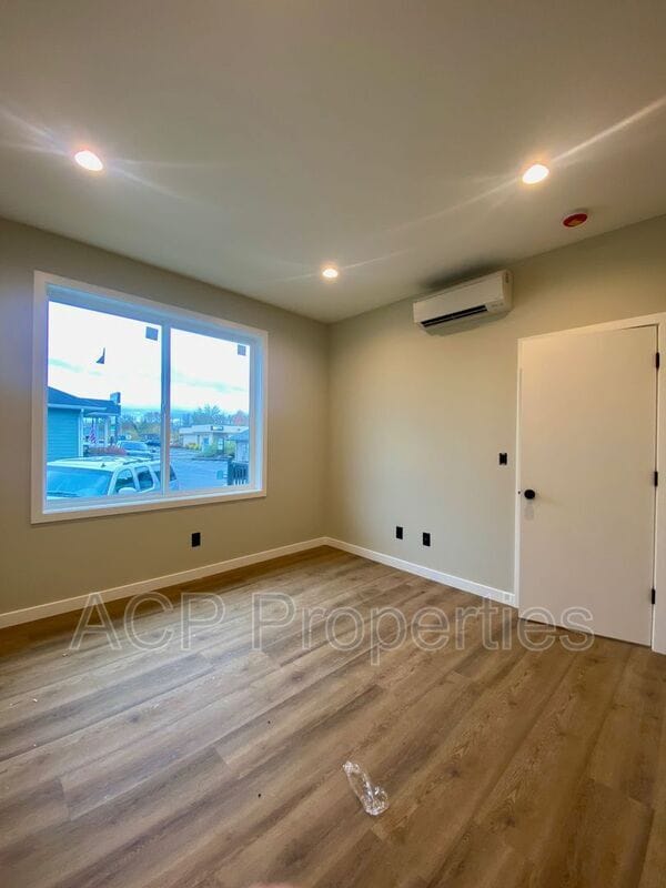 Building Photo - 110 Baker St