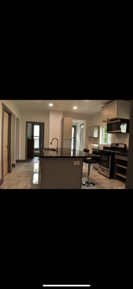 Building Photo - 171 Chapin St