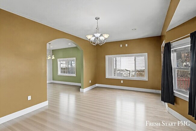 Building Photo - Spacious 5-Bed Home with 2.5 Baths