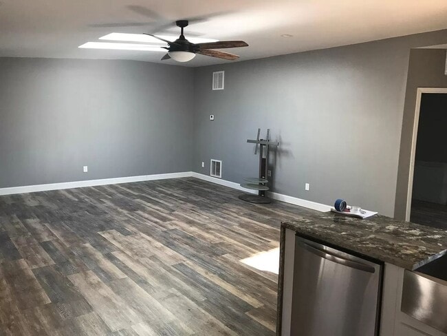 Building Photo - STAFFORD - 1 BEDROOM LOFT APARTMENT