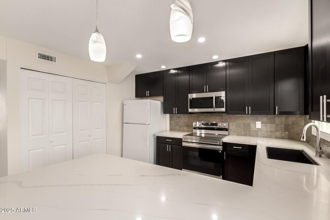 Building Photo - 4715 S Mill Ave