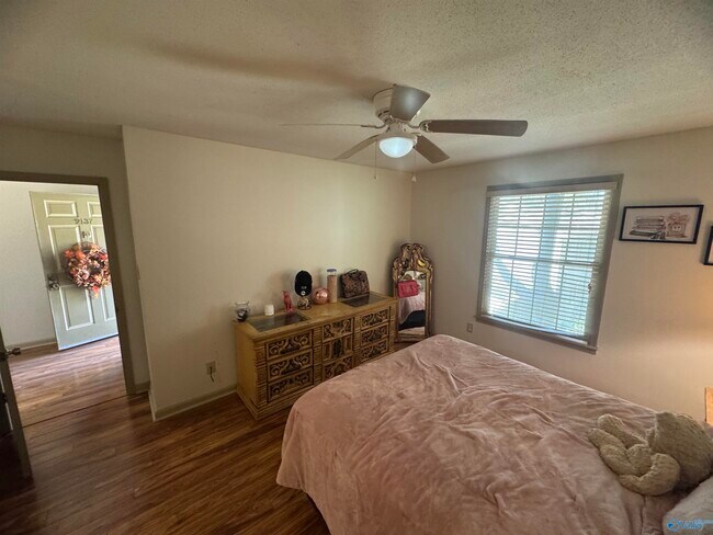 Building Photo - 2137 Belle Grove Dr SW