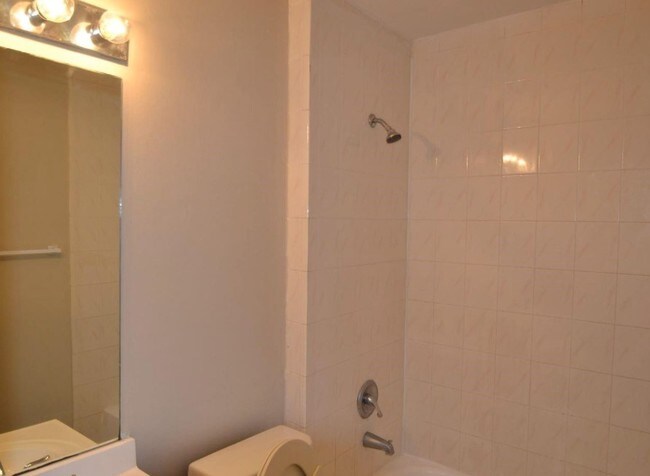 Building Photo - 16201 SW 141st Ave