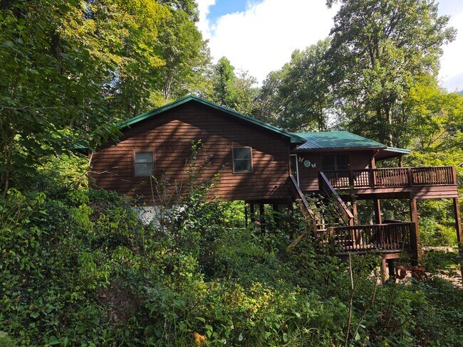 Building Photo - 170 Mountain Farm Rd